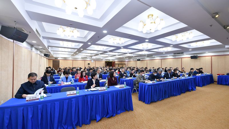 考察指标：师资力量与课程体系